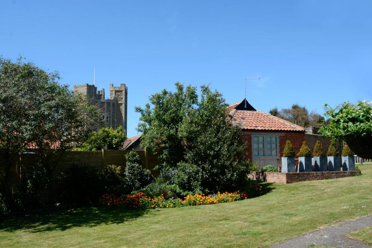 Crown And Castle Hotel Orford Kültér fotó